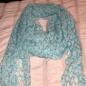 Light blue scarf